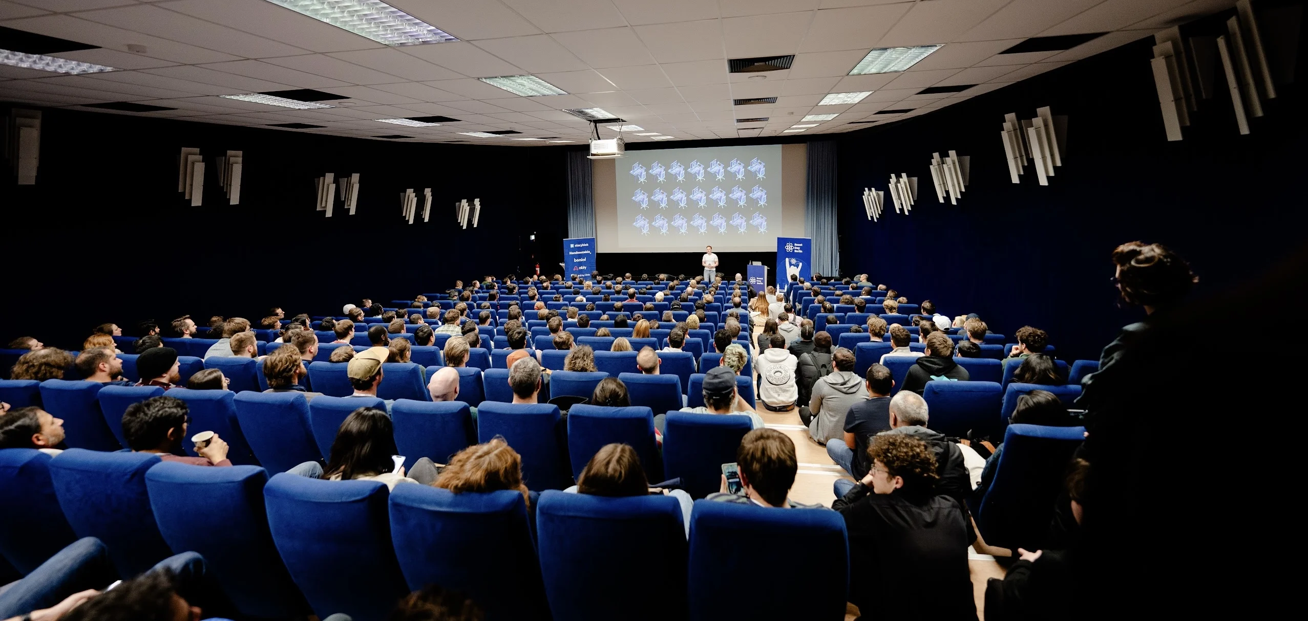 Alex Tryshchenko speaking to a full auditorium at React Day Berlin